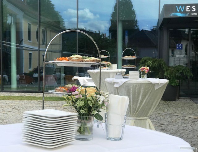 Hochzeitslocation: Agabe im Innenhof - Hotel Wesenufer