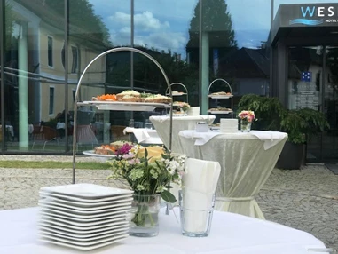 Hochzeitslocation: Agabe im Innenhof - Hotel Wesenufer