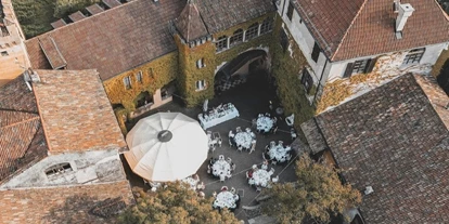 Hochzeit - Nals - Schlosshof bereits für das Dinner - Weingut Schloss Rametz
