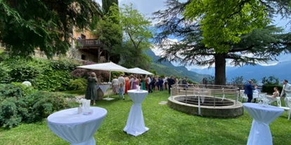 Hochzeit - Nals - Aperitif Im Schlosspark mit beeindruckender Aussicht - Weingut Schloss Rametz