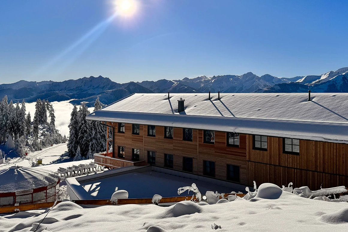 Hochzeit: Auch im Winter ist die Glockneralm einfach ein wunderschöner Ort für unvergessliche Feiern - Bergrestaurant Glockneralm