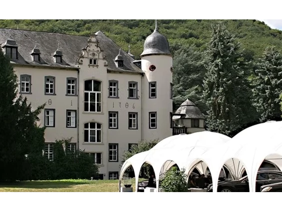 Hochzeitslocation: Schloss Burg Namedy