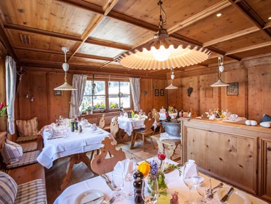Hochzeitslocation: Sonnbichl Stube
http://www.dassonnbichl.at/restaurant - Sonnbichl Stube