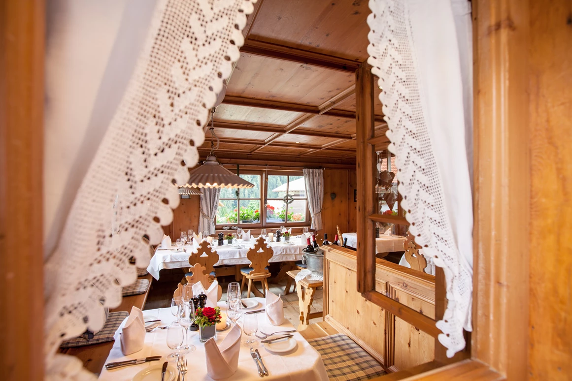 Hochzeitslocation: http://www.dassonnbichl.at/heiraten-in-den-bergen - Sonnbichl Stube