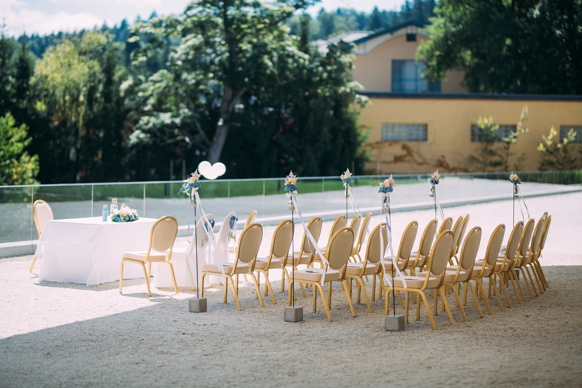 Hochzeit: Eine Trauung im Freien auf Schlosshotel Velden. - Falkensteiner Schlosshotel Velden