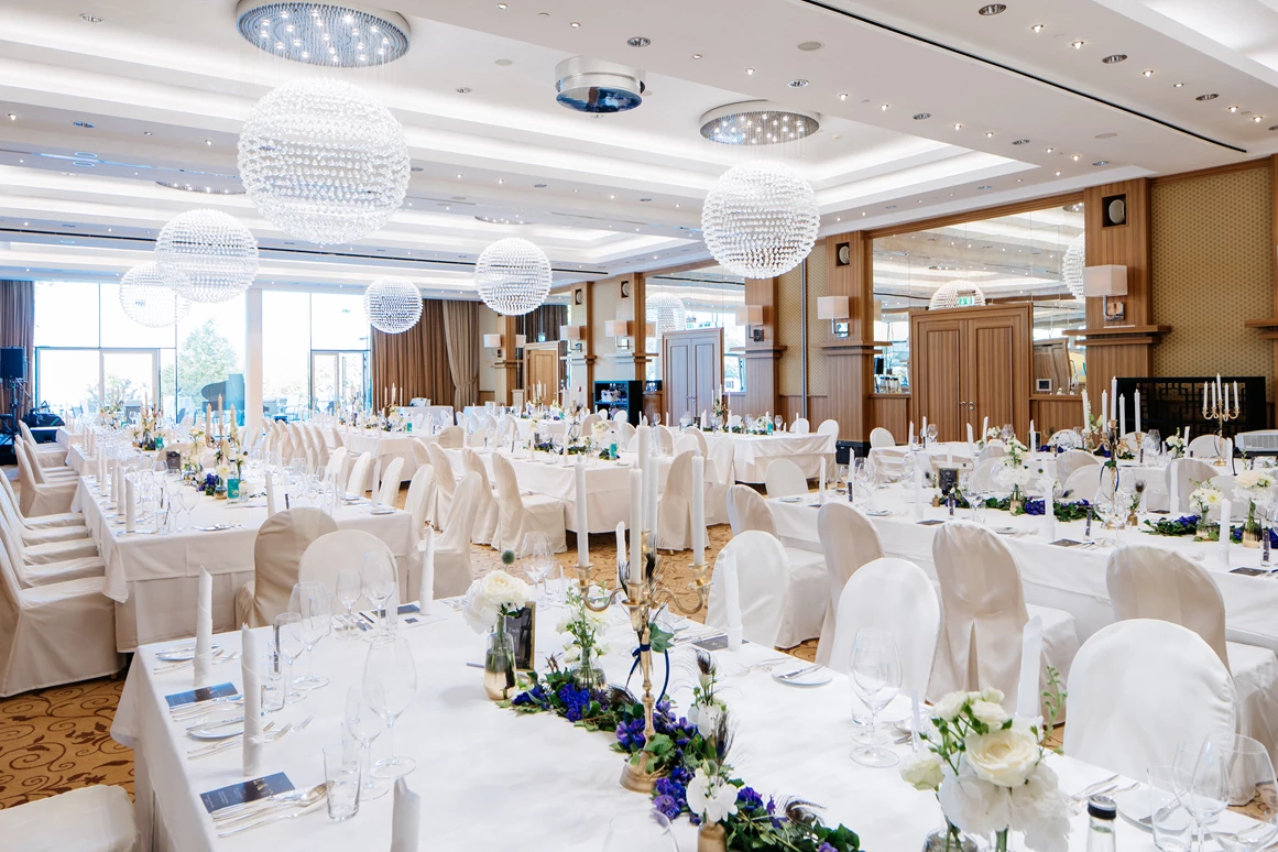 Hochzeit: Der große Festsaal des Falkensteiner Schlosshotel Velden. - Falkensteiner Schlosshotel Velden