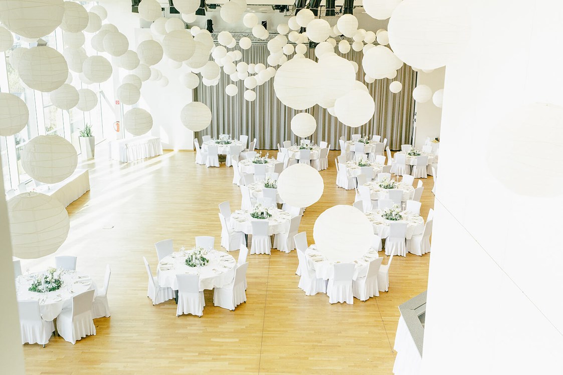 Hochzeit: Im stimmungsvollem Festsaal (bis 350 Personen) können die Tische flexibel gestellt werden. - Das Schloss an der Eisenstrasse****