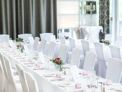Wedding - Viehdorf - Eine Tafel bis 40 Gäste ist in unserem YbbSalon möglich. - Das Schloss an der Eisenstrasse****