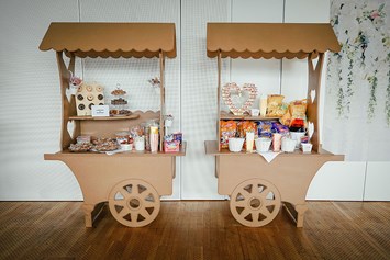 Hochzeit: Unsere Candy-Bar-Wagen können sowohl süß als auch salzig bestückt werden. - Das Schloss an der Eisenstrasse****