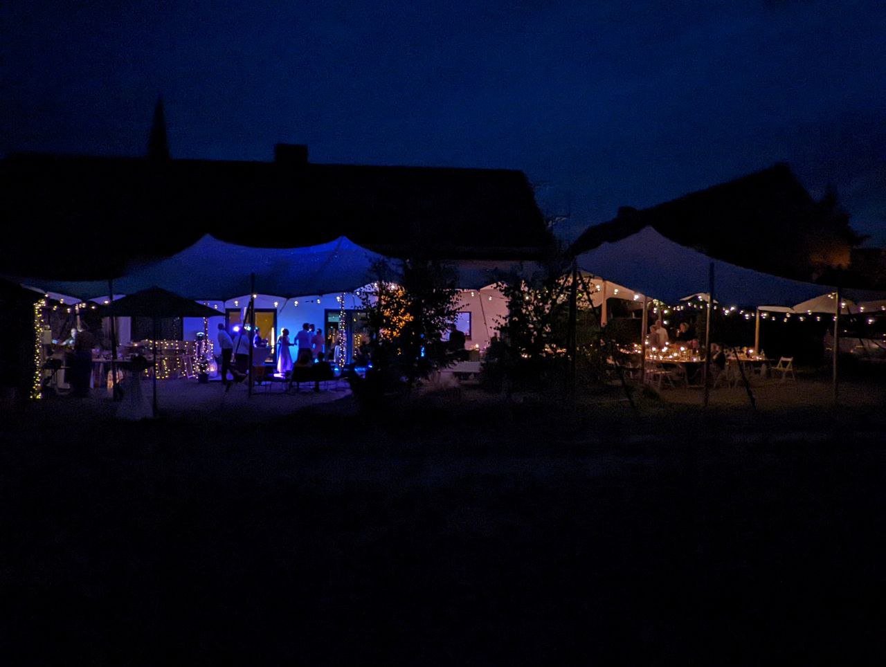 Hochzeitslocation: Stretchtent bei Nacht - Unter Freunden | Genuss & Events