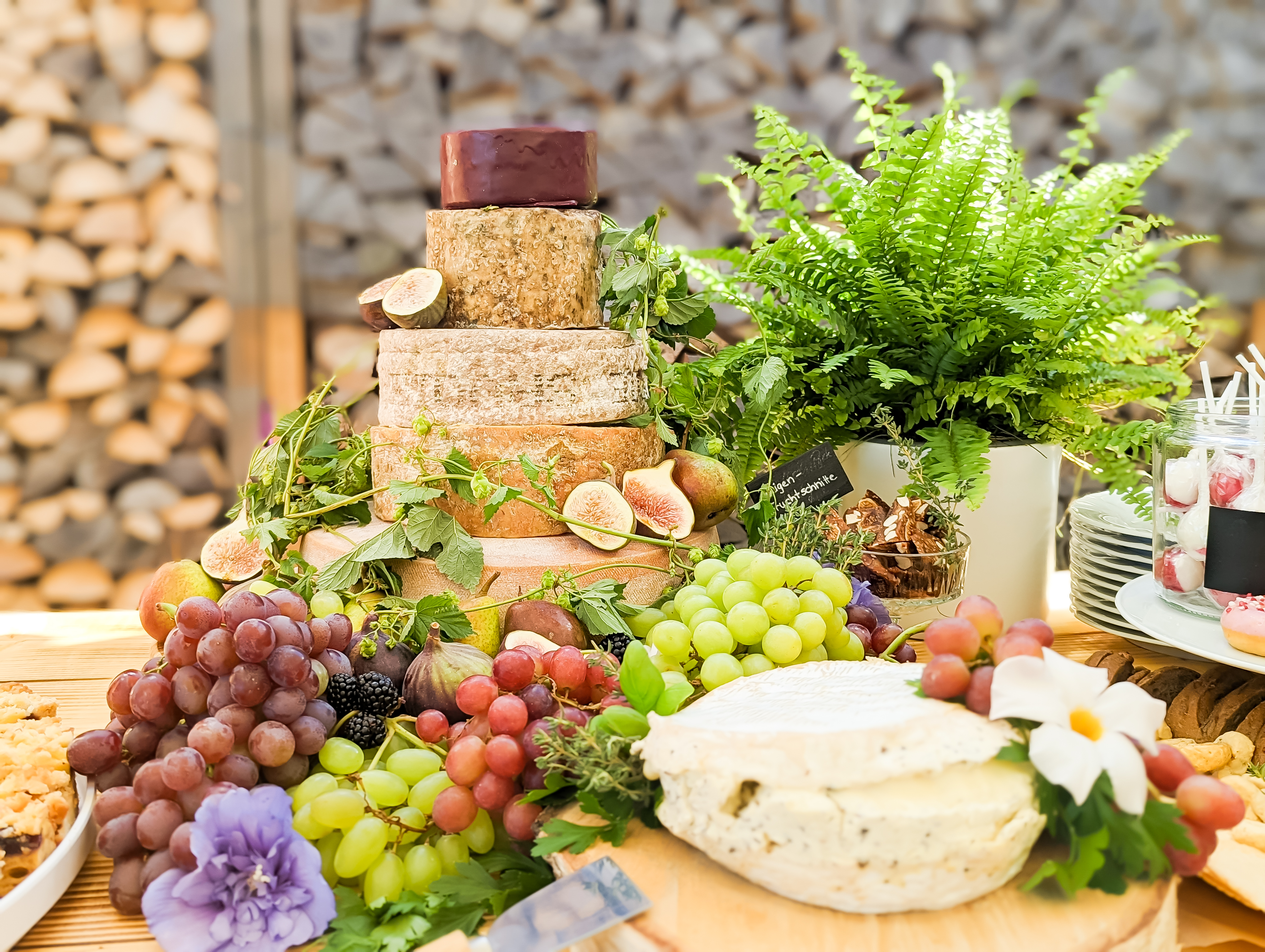 Hochzeitslocation: Hochzeitstorte mal anders mit Käse - Unter Freunden | Genuss & Events