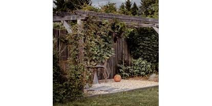 Wedding - Jessen (Elster) - Sitzmöglichkeiten im Garten - Unter Freunden | Genuss & Events