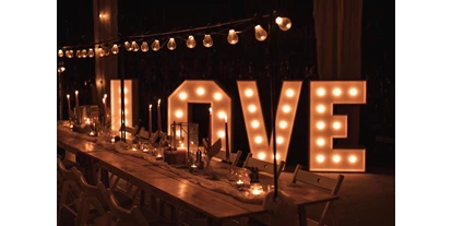 Wedding - Jessen (Elster) - LOVE-Schild für eine schöne Atmosphäre - Unter Freunden | Genuss & Events