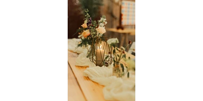 Wedding - Jessen (Elster) - Liebevolle Dekoration mit Wiesenblumen - Unter Freunden | Genuss & Events