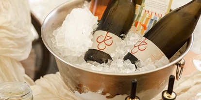 Wedding - Jessen (Elster) - Pimp your Drink mit Sirupsorten, frischen Früchten und Secco sowie Wein vom lokalen Winzer - Unter Freunden | Genuss & Events