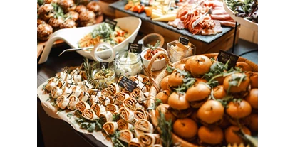 Wedding - Jessen (Elster) - Grazing Table Buffet mit Charcuterie, Fingerfood und Salaten - Unter Freunden | Genuss & Events