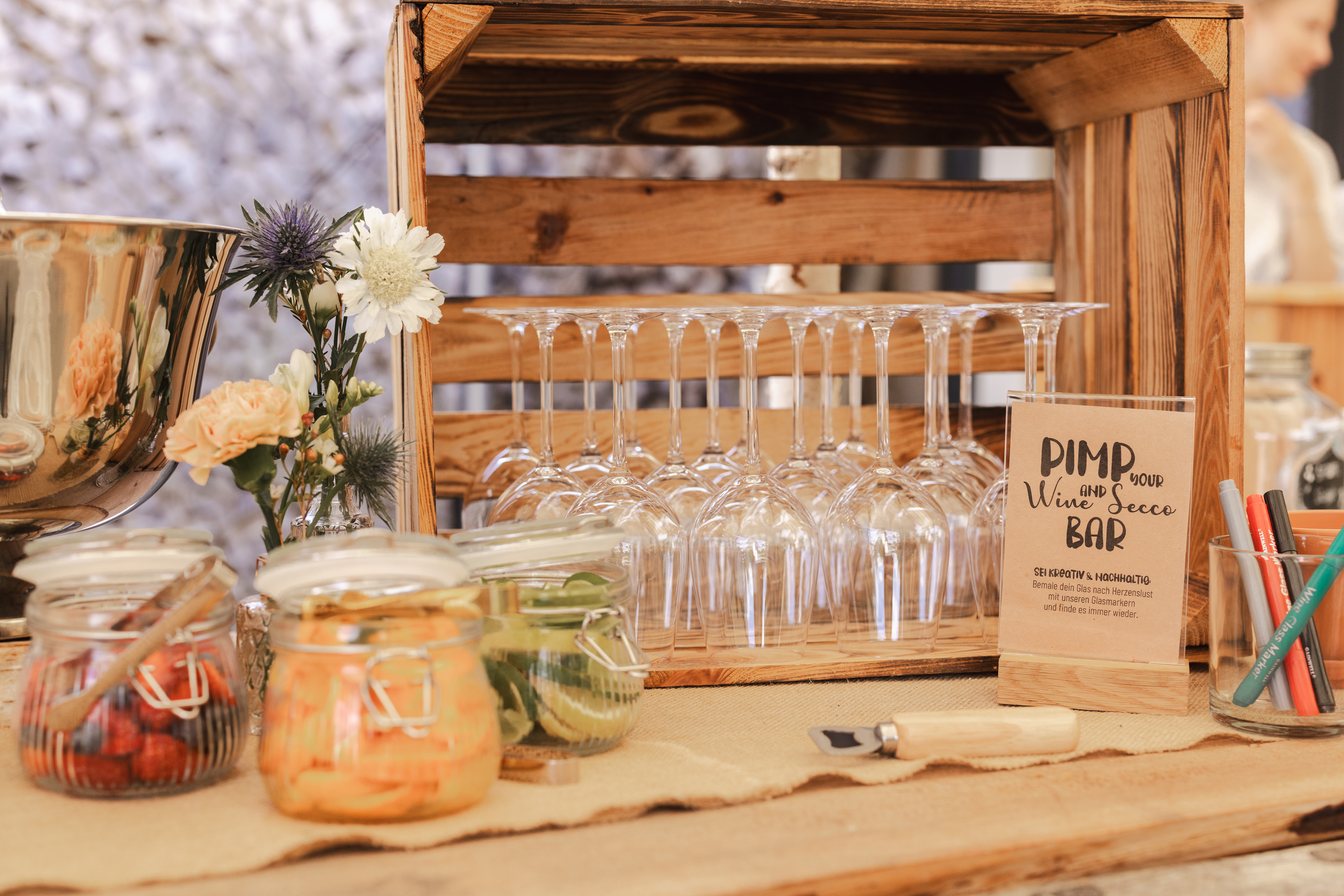 Hochzeitslocation: Pimp your Secco & Wine Bar mit frischen Früchten - Unter Freunden | Genuss & Events