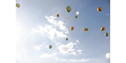 Wedding - Jessen (Elster) - Luftballon steigen lassen im Garten (Genehmigung der deutschen Flugsicherung nötig. Kann per Mail unkompliziert angefragt werden.) - Unter Freunden | Genuss & Events