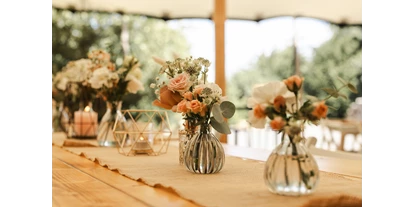 Wedding - Jessen (Elster) - Tischdekoration Juli-Hochzeit unter dem Stretchtent - Unter Freunden | Genuss & Events