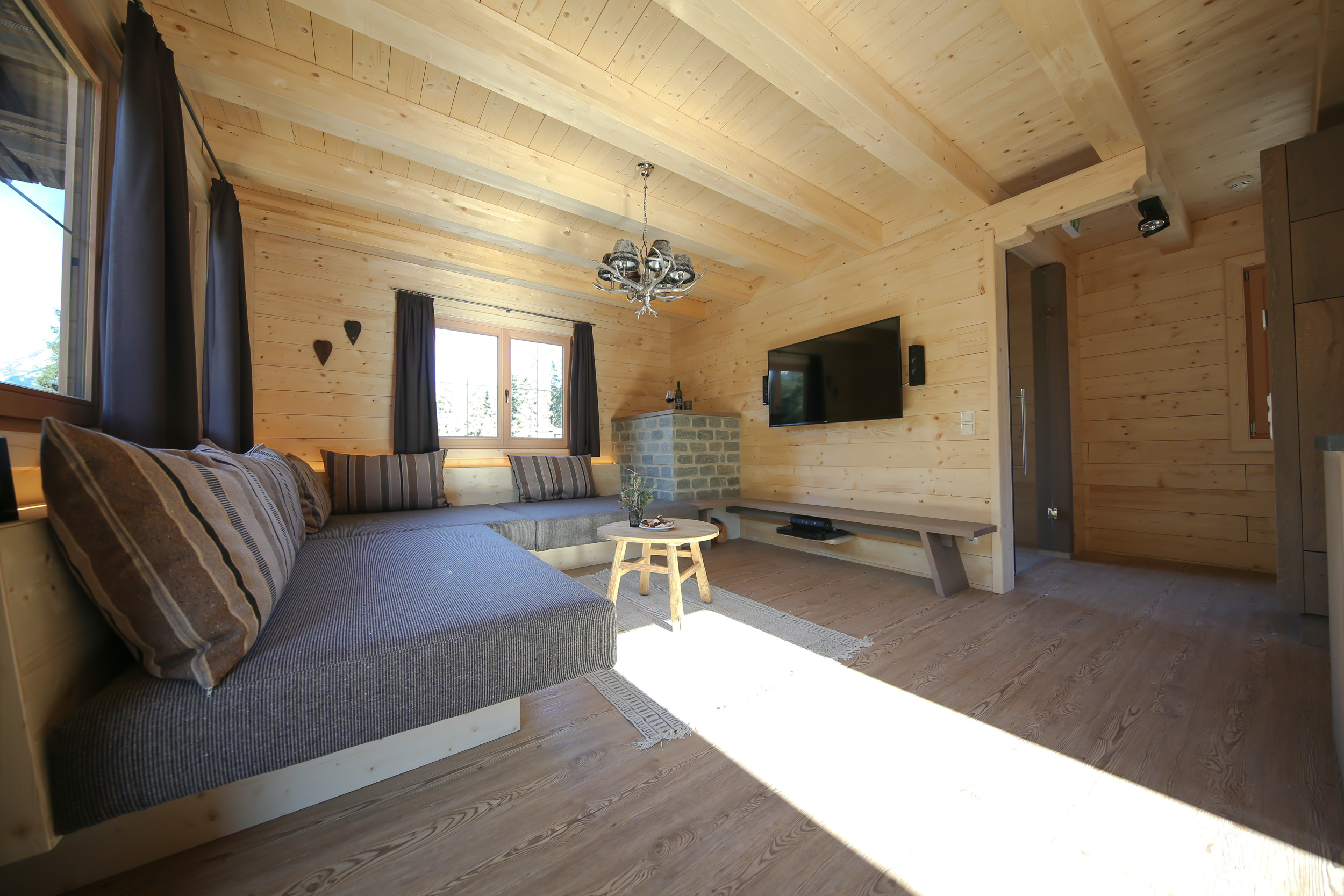 Hochzeit: Wohnzimmer Chalet - Montana Hochfügen 