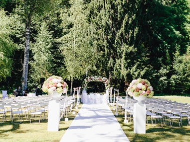 Hochzeitslocation: Trauung im Kurpark
Foto  © Carmen and Ingo Photography - Hotel Warmbaderhof *****