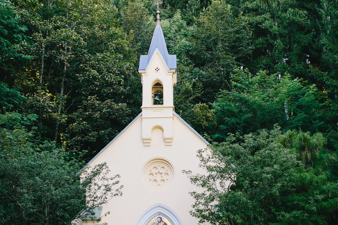 Hochzeitslocation: Hauskapelle im Kurpark Warmbad
Foto  © Carmen and Ingo Photography - Hotel Warmbaderhof *****