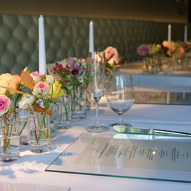 Hochzeit: Hochzeitstafel im 3-Hauben gekrönten "Das kleine Restaurant" - Hotel Warmbaderhof *****