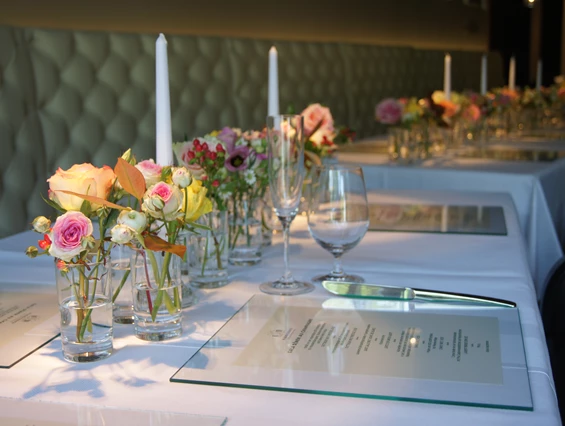 Hochzeitslocation: Hochzeitstafel im 3-Hauben gekrönten "Das kleine Restaurant" - Hotel Warmbaderhof *****