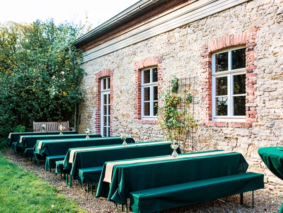 Hochzeitslocation: Eine Gartenhochzeit in der Remise Niederbarkhausen. - Remise Niederbarkhausen