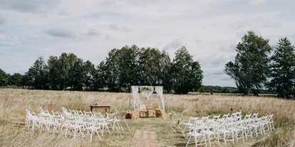Mariage - Nuthe-Urstromtal - Eine idylische Trauung auf der Wiese. - Feldscheune Schöbendorf