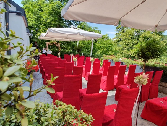 Hochzeitslocation: Freie Trauung auf der Terrasse - Unterhof