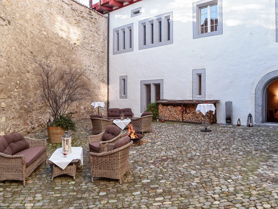 Hochzeitslocation: Burg Innenhof - Unterhof