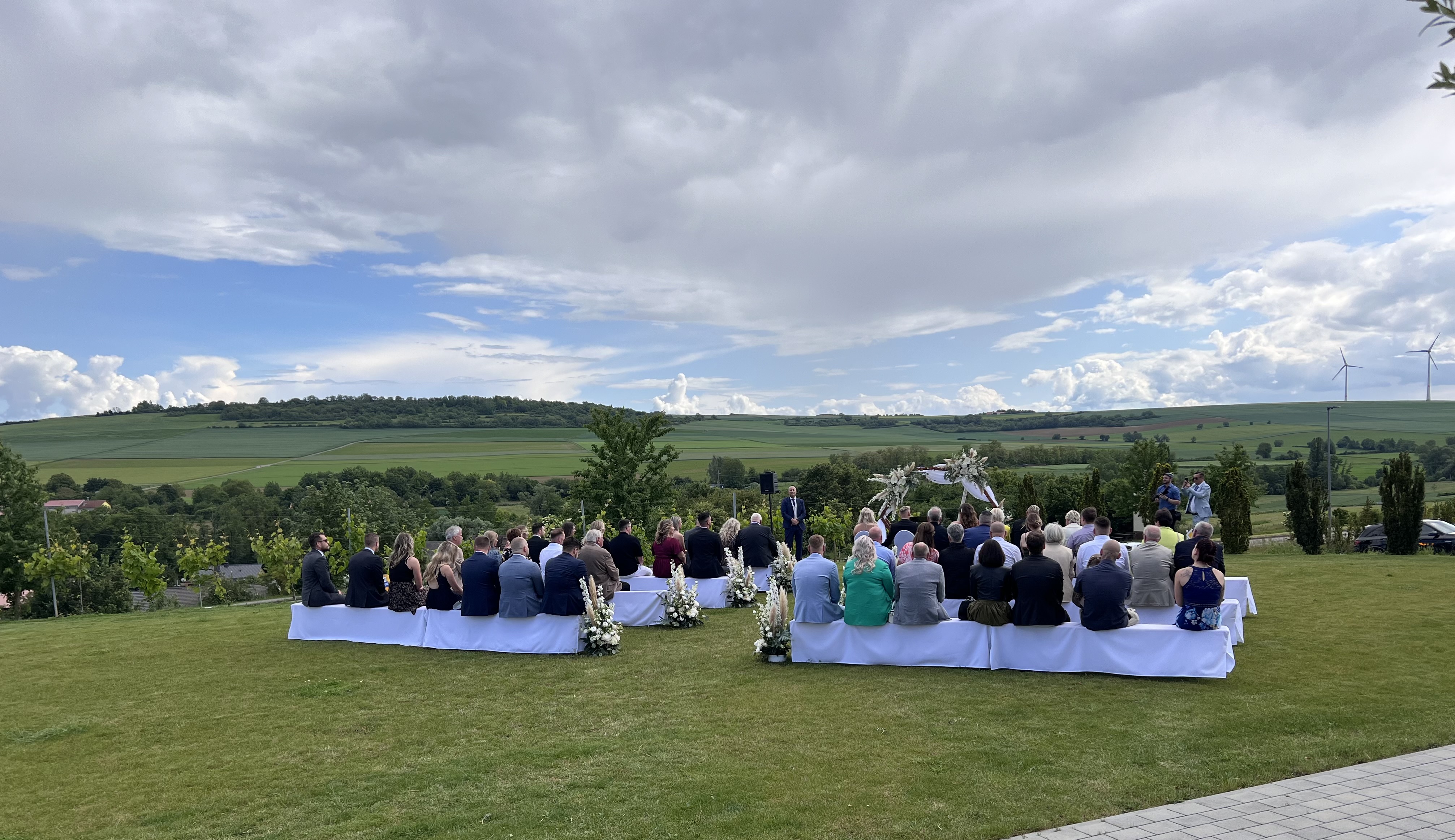 Wedding - Rhineland-Palatinate - Freie Trauung (Rasen Erdgeschoss) - ZELLERS - Die Weinlounge