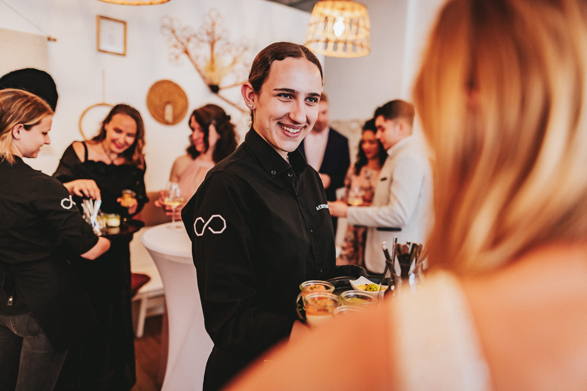 Hochzeitslocation: Sektempfang im Cafe - Laki Manawa