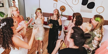 Hochzeit - PLZ 71566 (Deutschland) - Party im Cafe - Laki Manawa