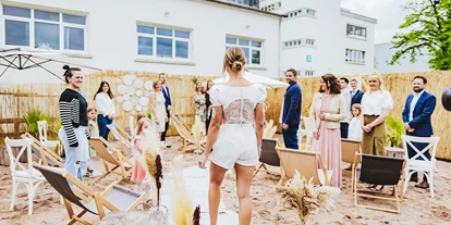 Hochzeit - PLZ 71566 (Deutschland) - Trauszene draussen - Laki Manawa