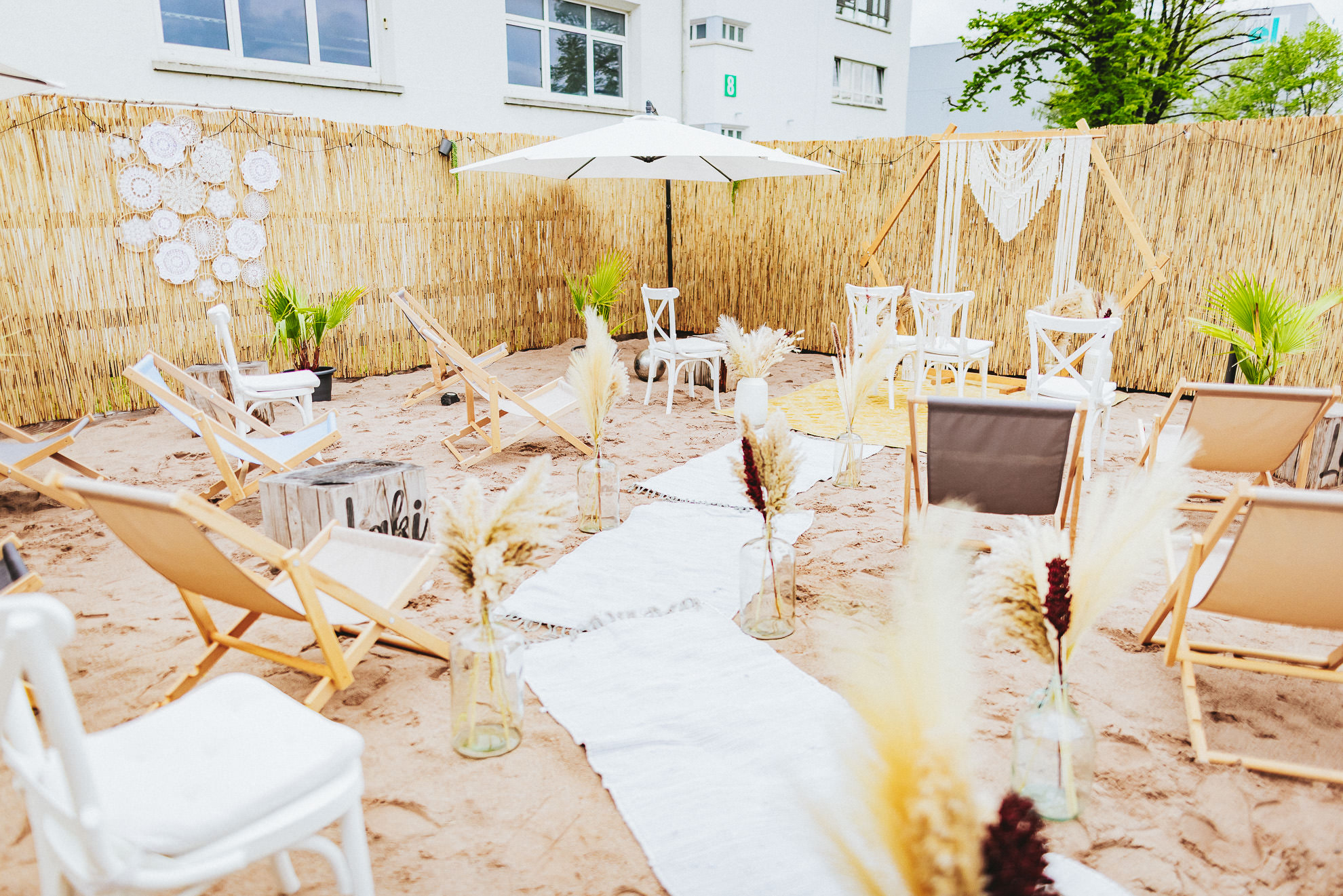 Hochzeitslocation: Trauszene draussen - Laki Manawa