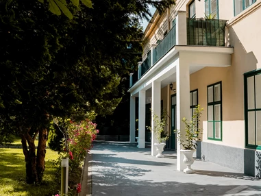 Hochzeit: Aussenansicht Stammhaus - Wienerwald Residenz