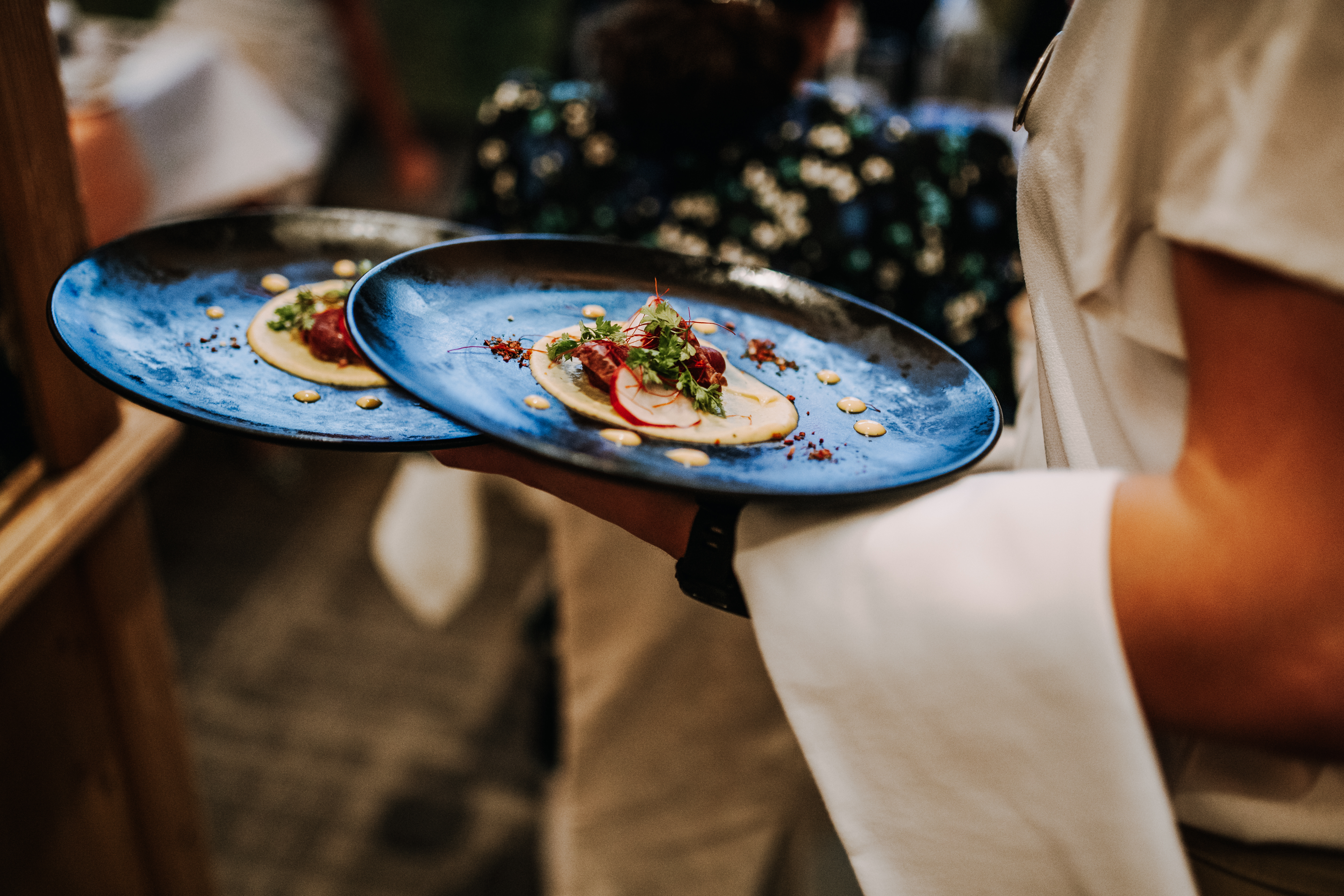 Hochzeit: Hochzeitsessen serviert - Sportresort Alpenblick Zell am See