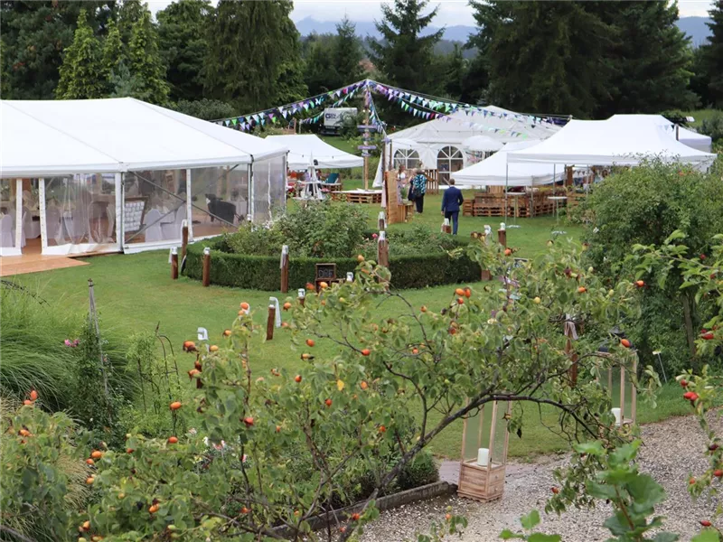 Matrimonio - Bad Zurzach - Zeltlandschaft für Hochzeit im Rosengarten
 - Der Rosengarten - Ihre Traum-Eventlocation