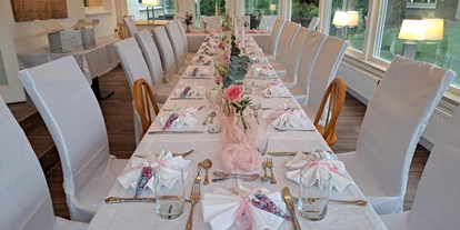 Hochzeit - Hochzeits-Stil: Modern - Grömitz - Hochzeitstafel 24 Personen - HofHotel Krähenberg