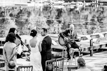 Hochzeit: Eine Trauung im Freien an der Alten Donau. Mitten in Wien und trotzdem Natur pur in der La Creperie in 1210 Wien.
Foto © weddingreport.at - La Creperie