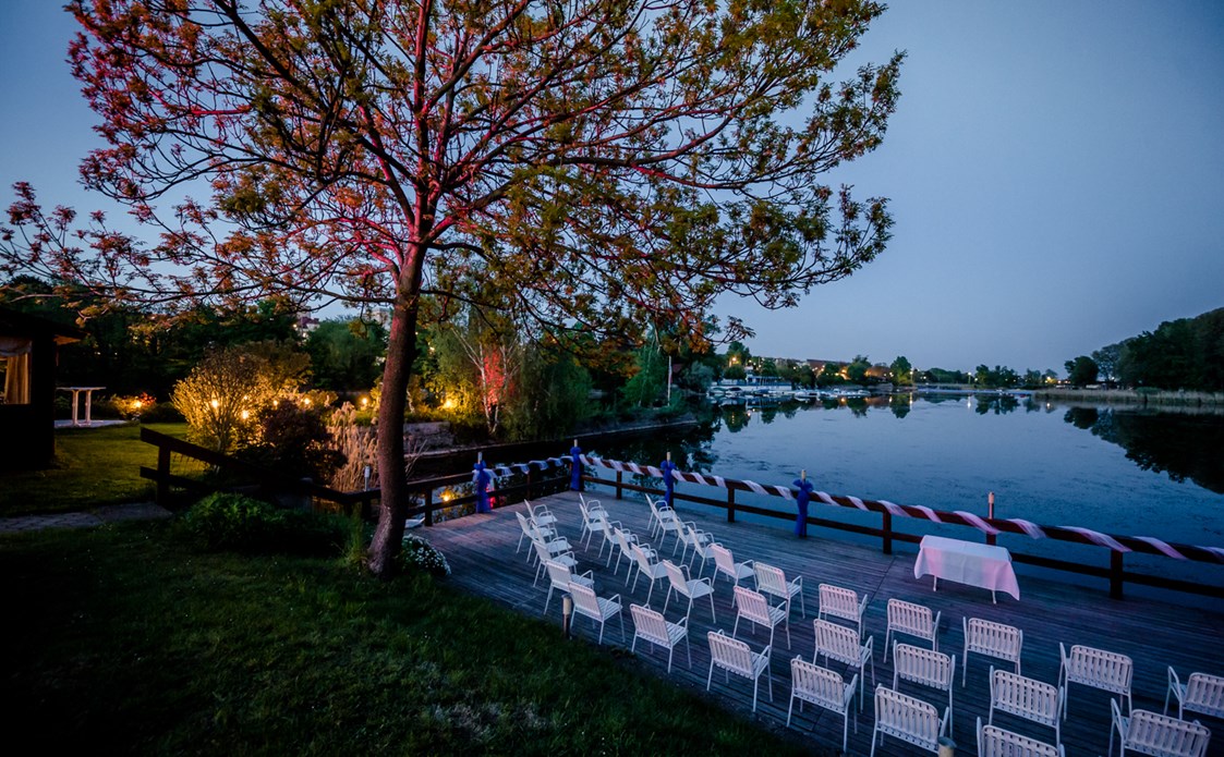 Hochzeit: Abendstimmung an der Alten Donau der La Creperie.
Foto © weddingreport.at - La Creperie