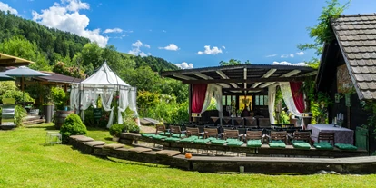 Hochzeit - Parkplatz: Busparkplatz - Passail - Wenn sich die Tore des Waldsteiner Glücksgartens öffnen betreten Sie eine andere Welt. Ein außergewöhnliches Stück Natur voll Harmonie und Lebensfreude. Lassen Sie sich verzaubern vom historischen Ambiente, verführen vom betörenden Duft unzähliger Blüten und verspüren Sie das ganz besondere Gefühl das dieser Garten ausstrahlt.
Wie könnte der Start in ein glückliches Eheleben besser klappen als mit einer Hochzeit im Waldsteiner Glücksgarten. - Waldsteiner Glücksgarten