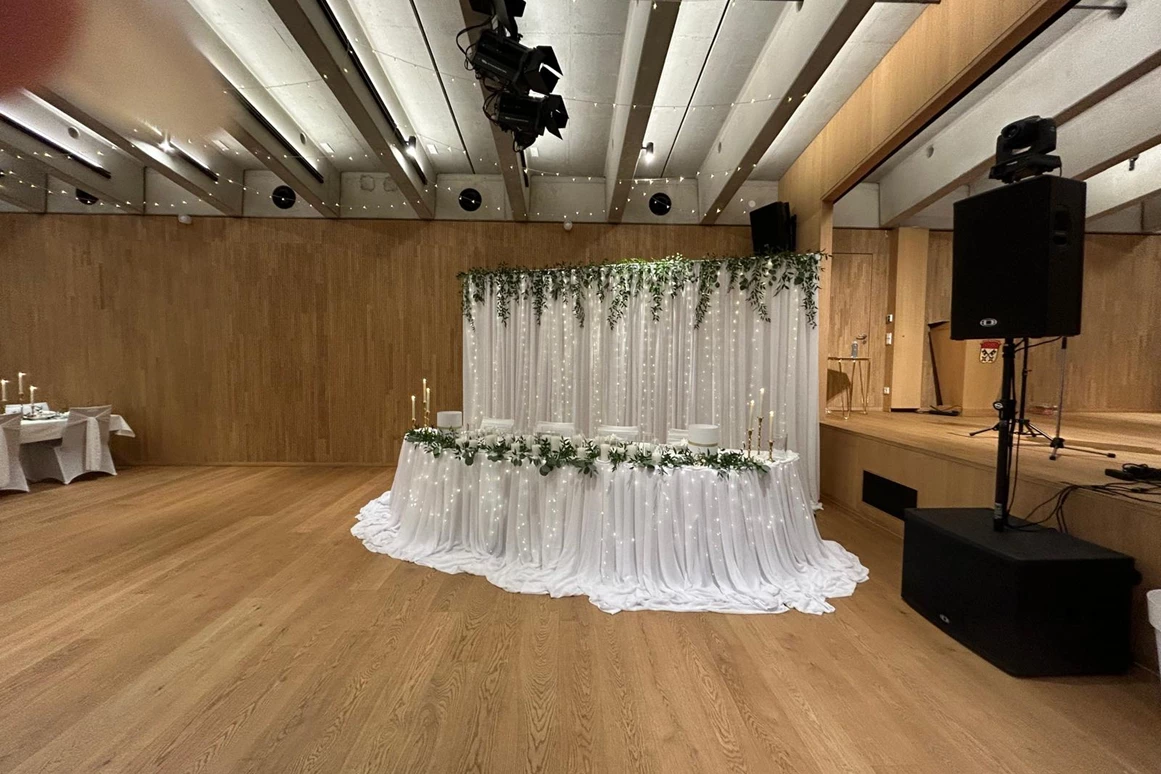 Hochzeitslocation: Wirt z Dirling Bürgersaal Tyrlaching