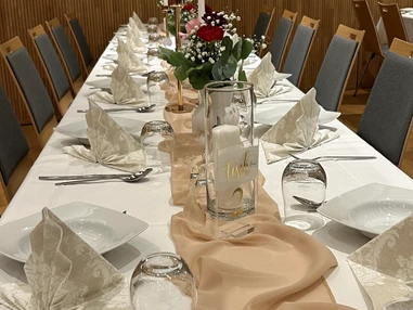 Hochzeitslocation: Wirt z Dirling Bürgersaal Tyrlaching