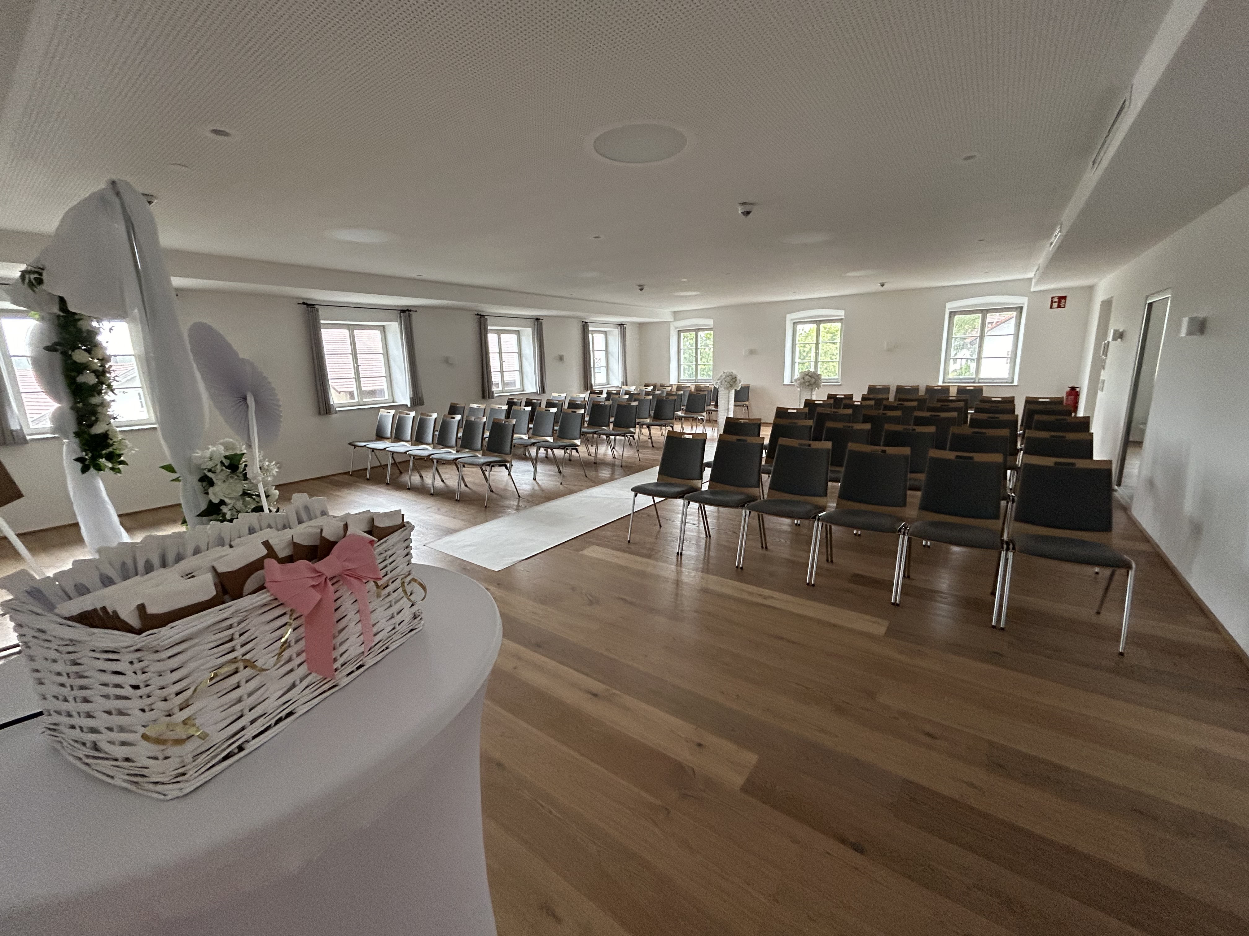 Wirt z Dirling Bürgersaal Tyrlaching  Angaben zu den Festsälen Hochzeitsstube 