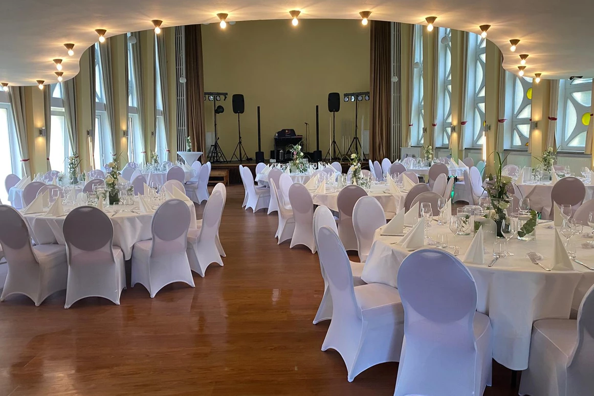 Hochzeit: Theatersaal  - Schmatz Catering - Schlosshotel Domäne Walberberg