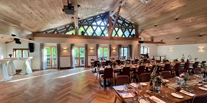 Hochzeit - Wickeltisch - Schliersee - Alperie Tenne für die Feier am Abend - Alperie
