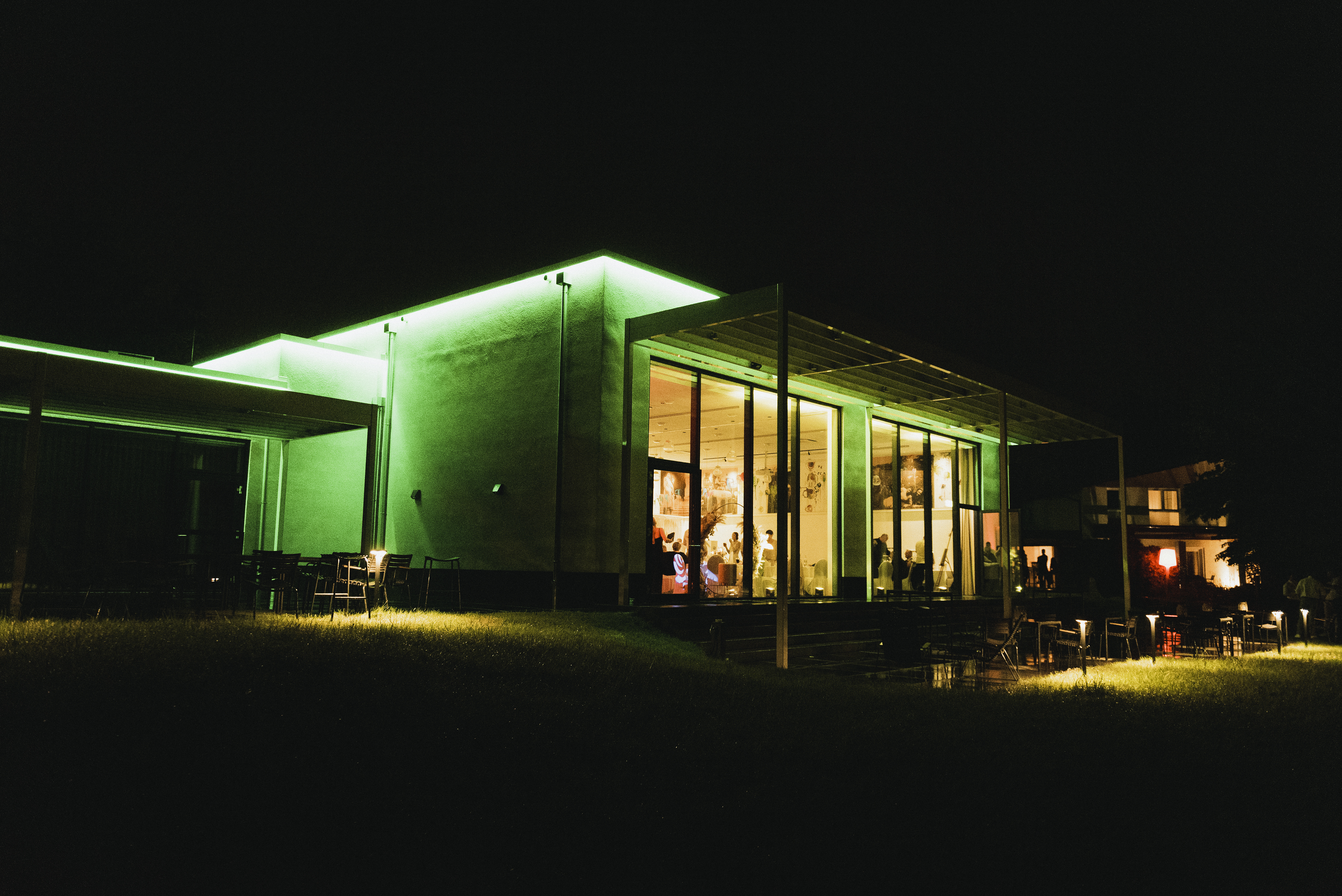 Hochzeitslocation: Außenansicht abends: Eventpavillon Pipapo - Mintrops Land Hotel Burgaltendorf